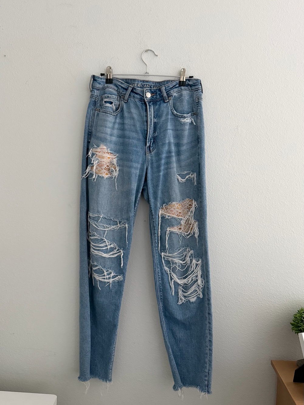 American Eagle Outfitters Light Blue Distressed High-Rise Jeans